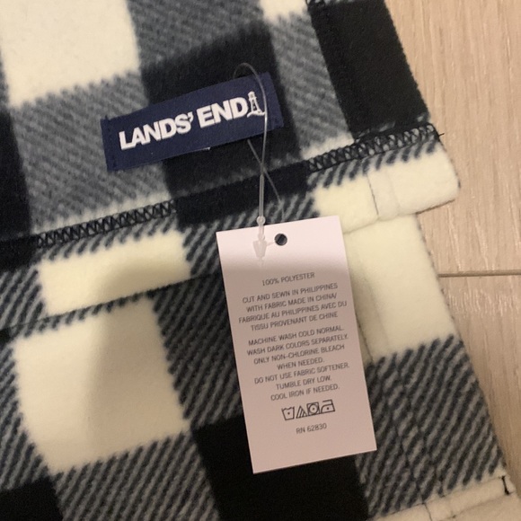 Lands End Checkered Plaid Scarf - Picture 3 of 4